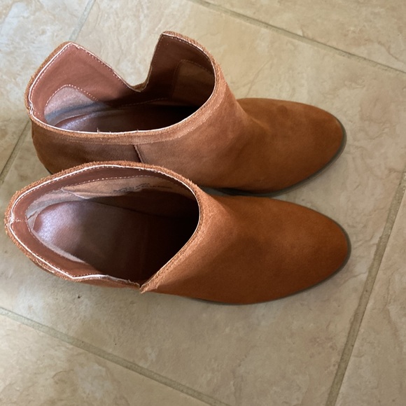 Suede like slip on Rusty tan boot size 8 - Picture 10 of 12